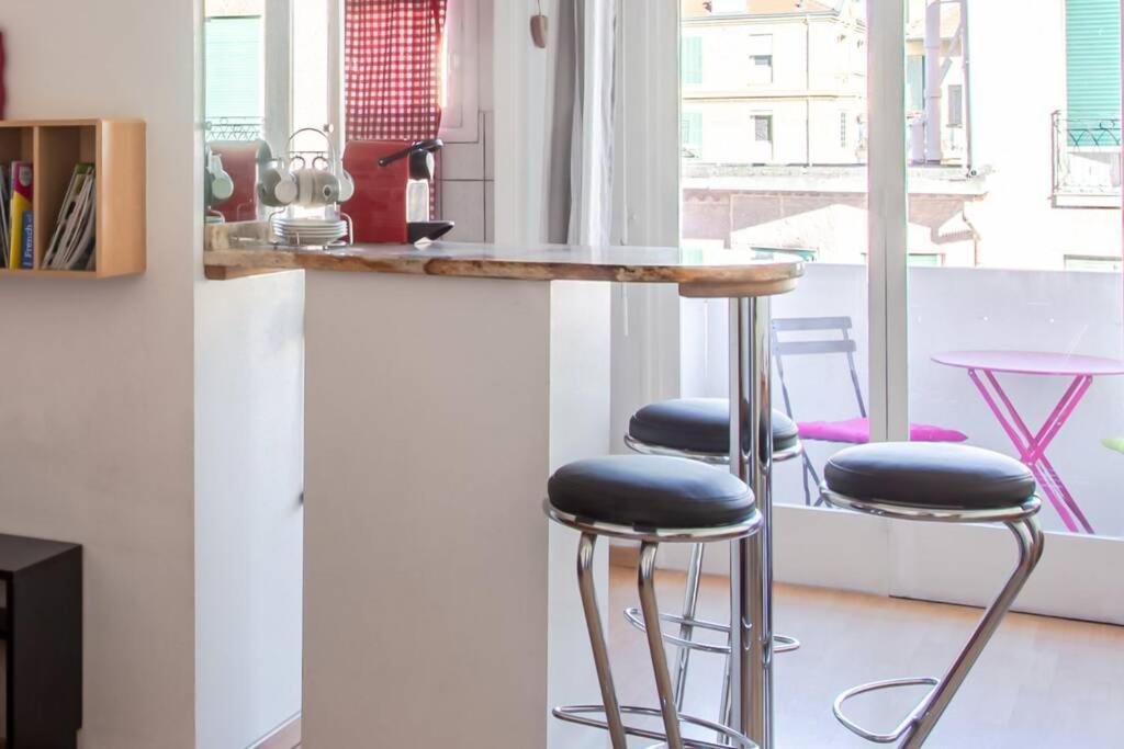 Nice Center - Bright Studio Balcony Wifi & Aircon Apartment Exterior photo